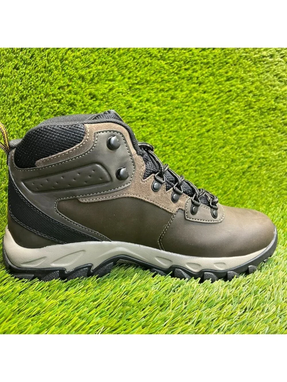 Columbia Newton Ridge Plus II Mens Size 9E Brown Leather Waterproof Hiking Boots